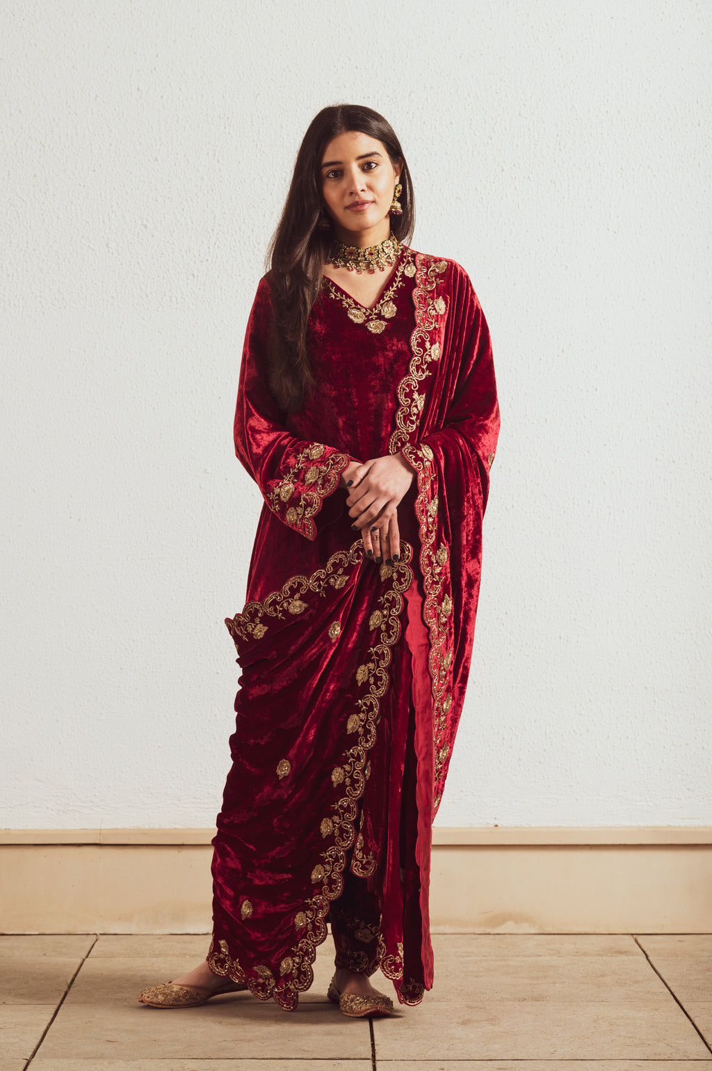 VELVET SUIT WITH EMBROIDERED ODHNI