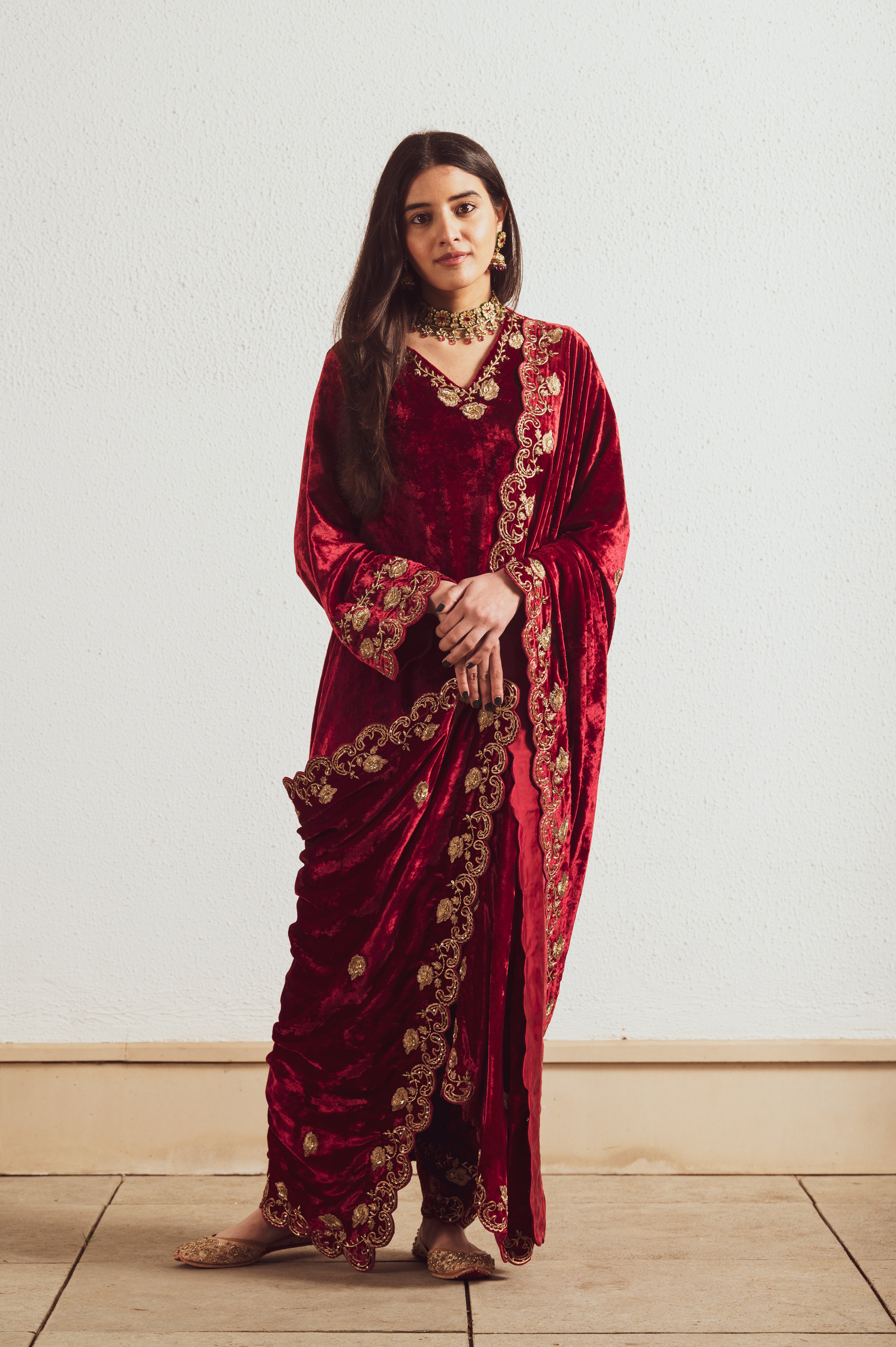 VELVET SUIT WITH EMBROIDERED ODHNI