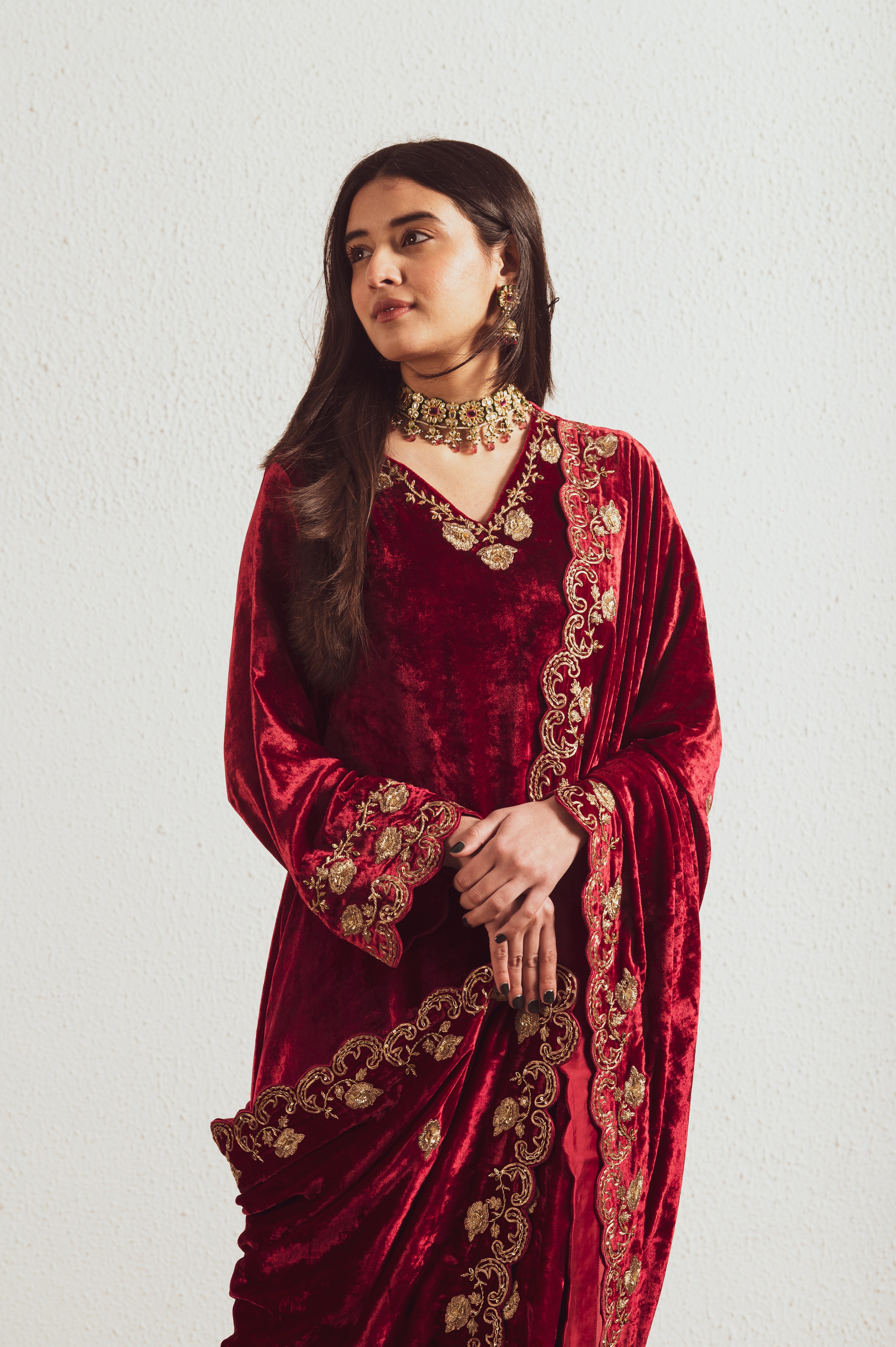 VELVET SUIT WITH EMBROIDERED ODHNI