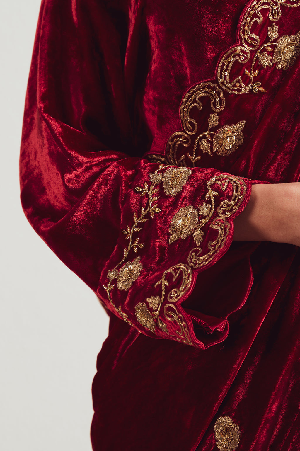 VELVET SUIT WITH EMBROIDERED ODHNI