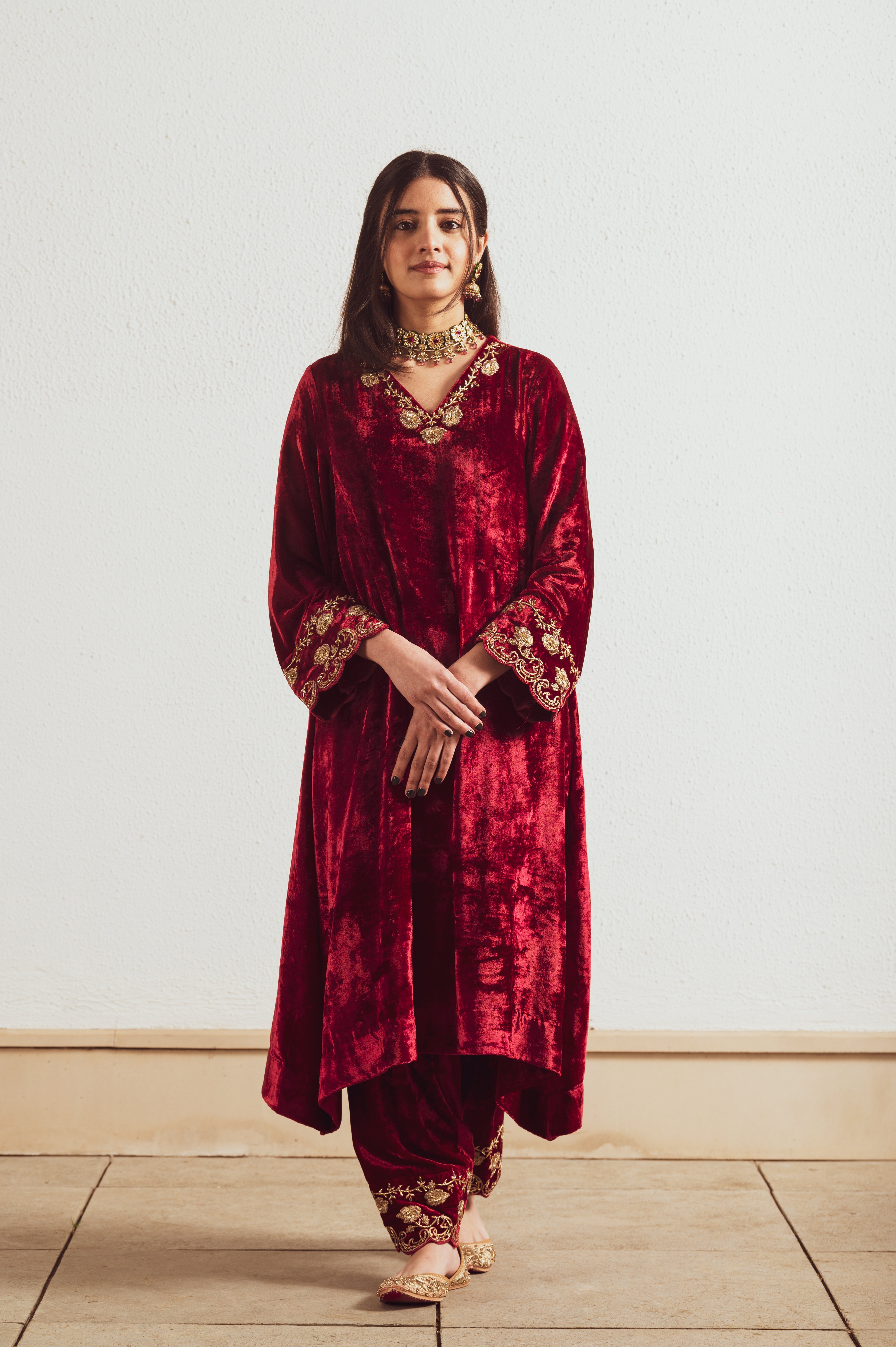 VELVET SUIT WITH EMBROIDERED ODHNI